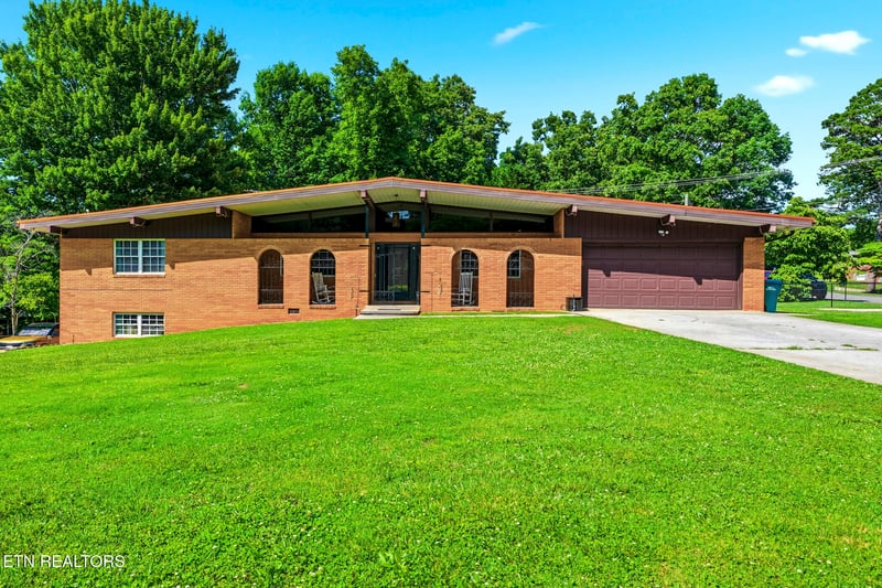 8000 Berkshire Blvd, Powell, TN 37849