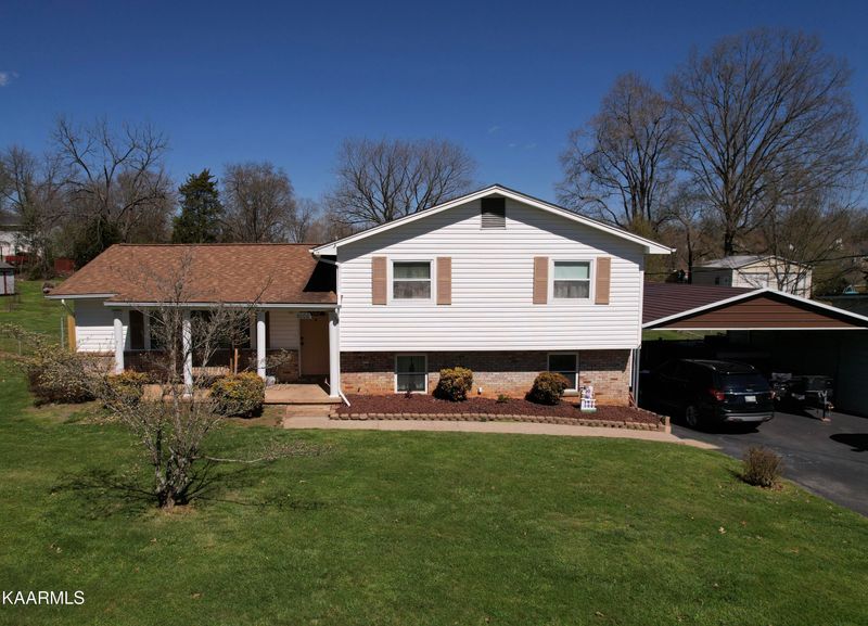 8000 Ewing Rd, Powell, TN 37849