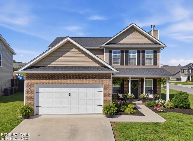 8002 Cambridge Reserve Dr, Knoxville, TN 37924