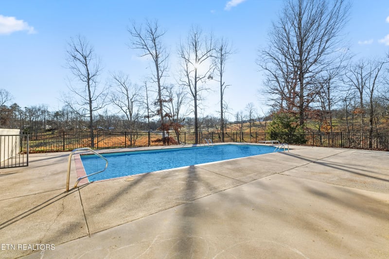 8002 Jackson Bend Rd, Lenoir City, TN 37772