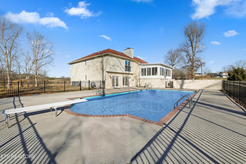 8002 Jackson Bend Rd, Lenoir City, TN 37772