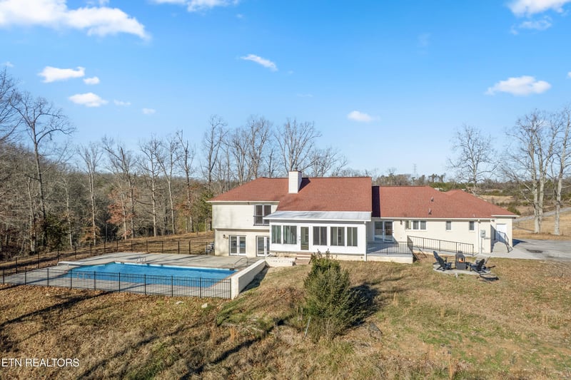8002 Jackson Bend Rd, Lenoir City, TN 37772