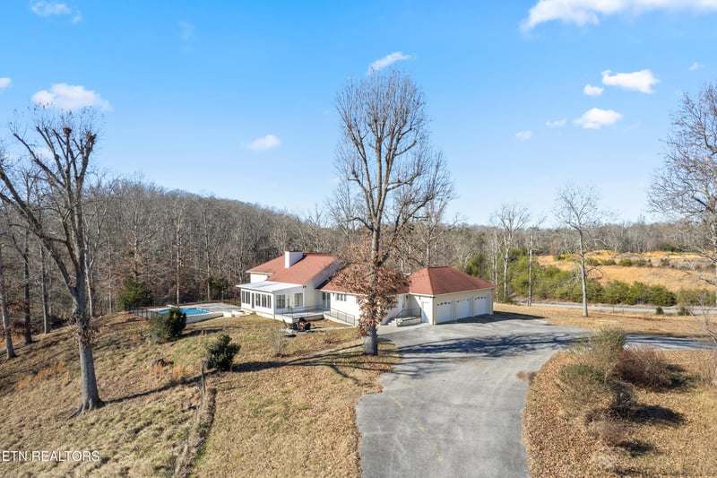 8002 Jackson Bend Rd, Lenoir City, TN 37772