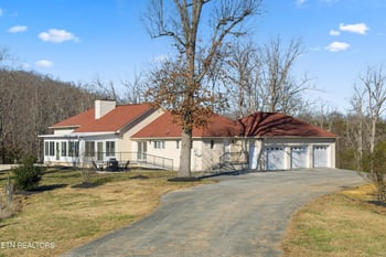 8002 Jackson Bend Rd, Lenoir City, TN 37772