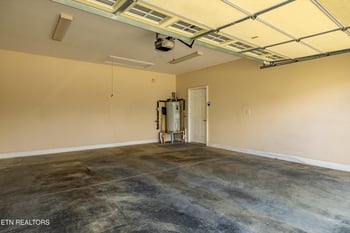 8002 Stone Hollow Dr, Knoxville, TN 37924
