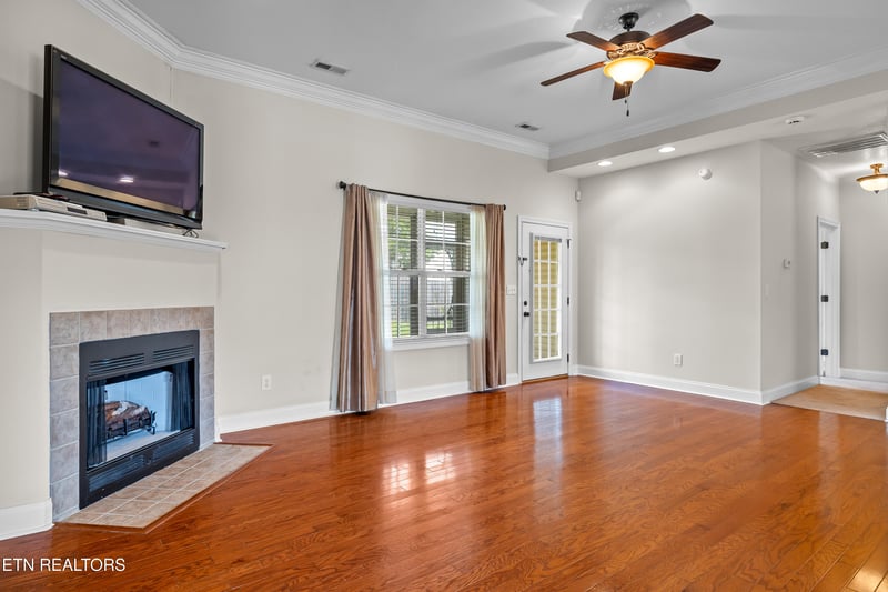 8002 Stone Hollow Dr, Knoxville, TN 37924
