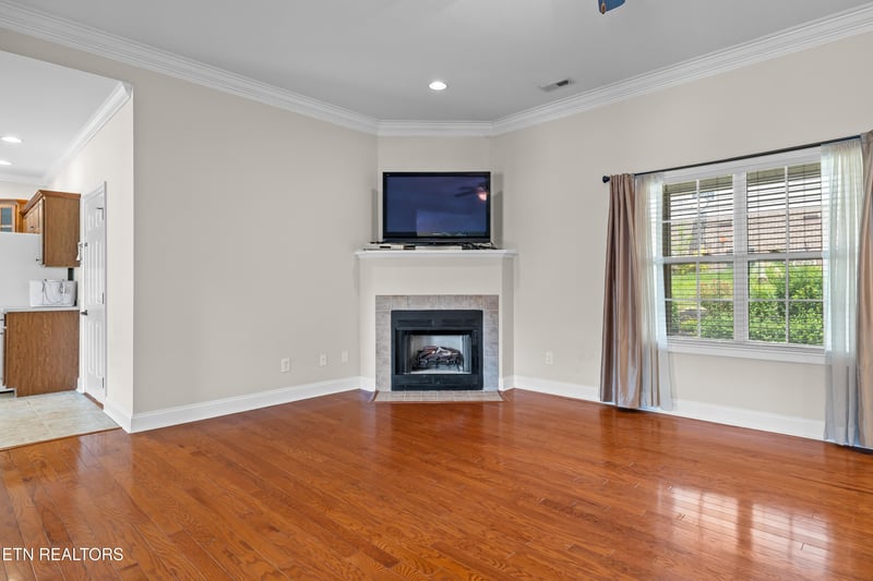 8002 Stone Hollow Dr, Knoxville, TN 37924