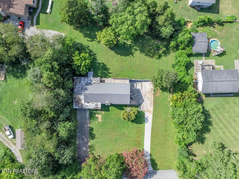 8005 Burchfield Dr, Oak Ridge, TN 37830