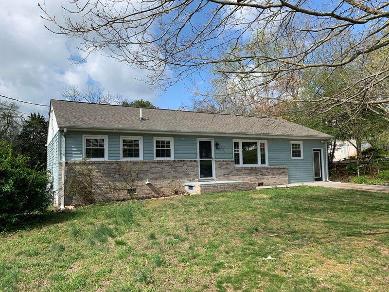 8005 Sharp Rd, Powell, TN 37849