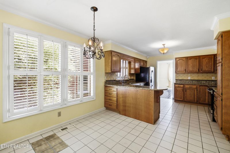 8006 Thistle Ln, Knoxville, TN 37919