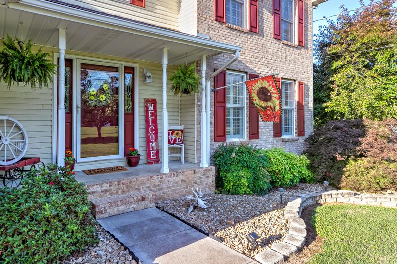 8008 Campbells Point Rd, Corryton, TN 37721