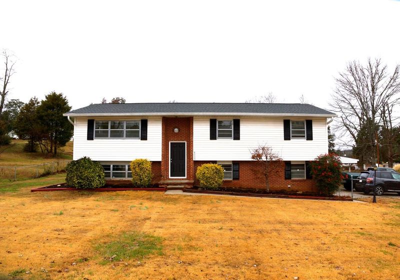 8009 S Burchfield Dr, Oak Ridge, TN 37830