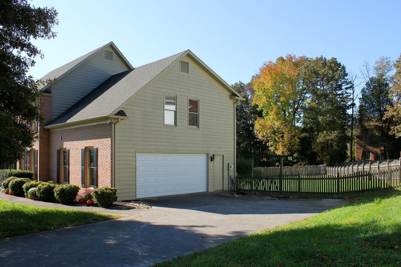 801 Garrison Ridge Blvd, Knoxville, TN 37922