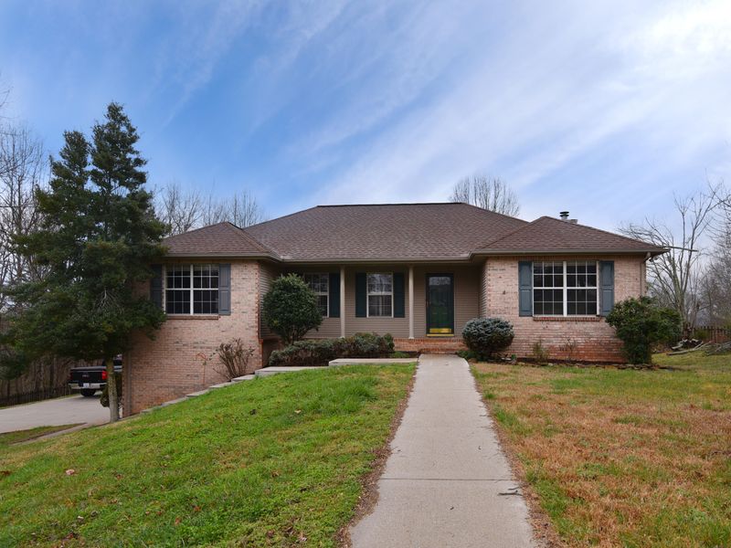 801 Hinkle Estates Dr, Seymour, TN 37865