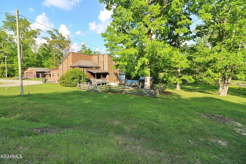 801 Leatherwood Rd, Oneida, TN 37841