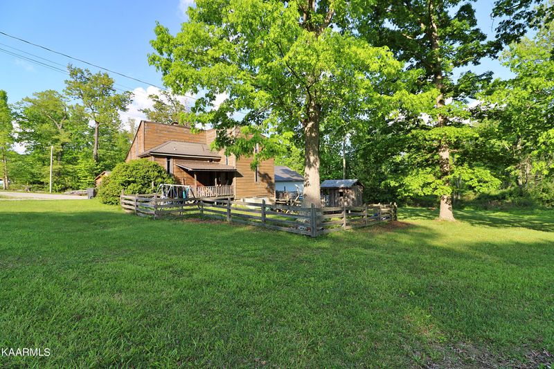 801 Leatherwood Rd, Oneida, TN 37841