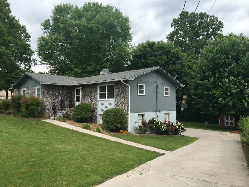 801 N Whispering Oak Cir, Powell, TN 37849