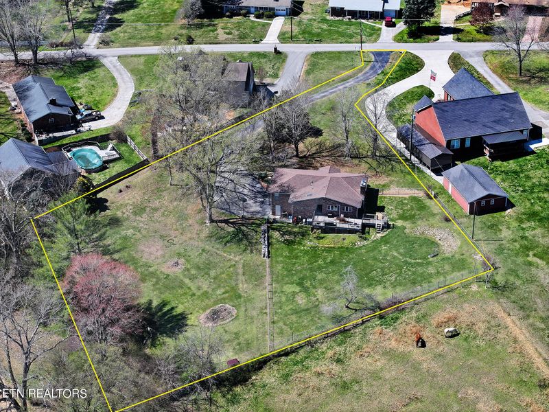 8010 Shady Ln, Powell, TN 37849