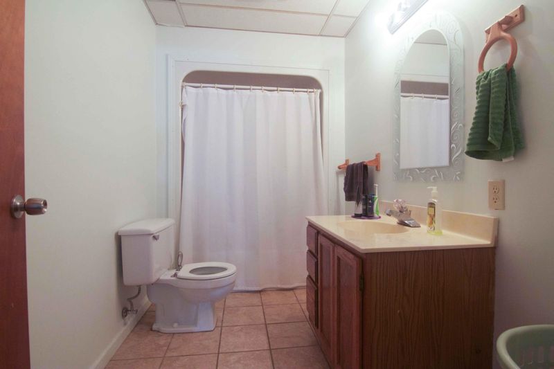 8011 Heiskell Rd, Powell, TN 37849