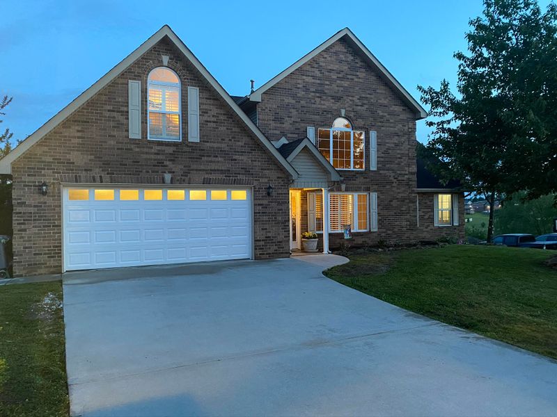 8011 Knowledge Ln, Knoxville, TN 37938