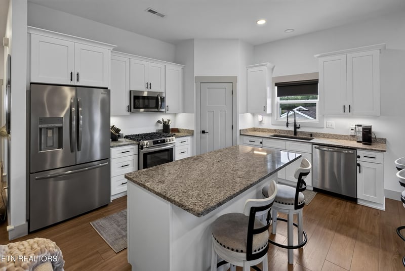 8011 Stone Hollow Dr, Knoxville, TN 37924