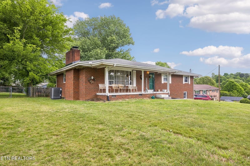 8012 Sharp Rd, Powell, TN 37849