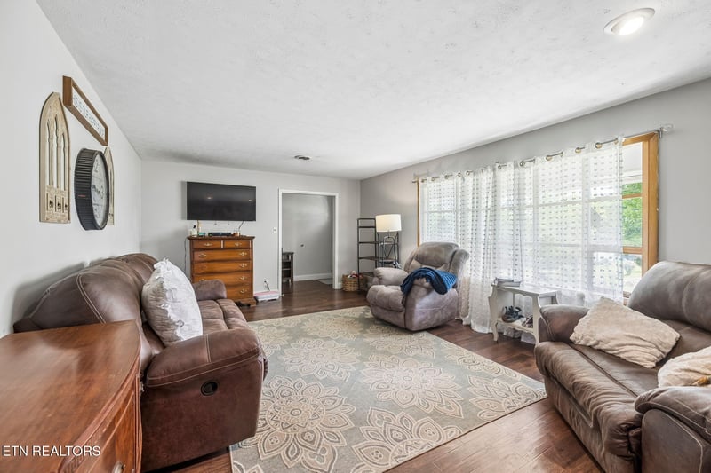 8012 Sharp Rd, Powell, TN 37849