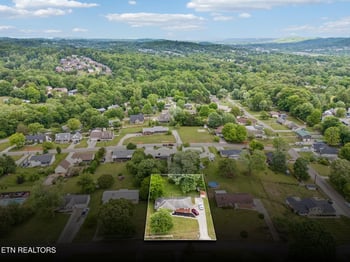 8012 Sharp Rd, Powell, TN 37849