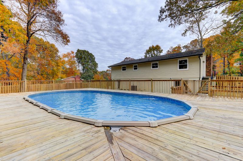 8012 W Cliff Dr, Knoxville, TN 37909