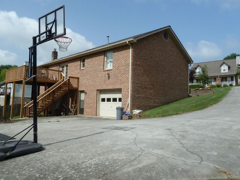 8013 Landon Park Way, Powell, TN 37849
