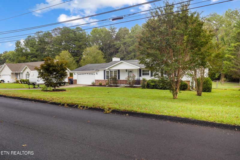 8014 Luscombe Dr, Knoxville, TN 37919