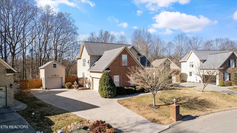 8015 Frederick John St, Knoxville, TN 37938