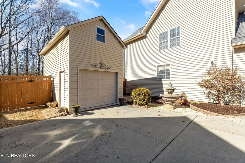 8015 Frederick John St, Knoxville, TN 37938