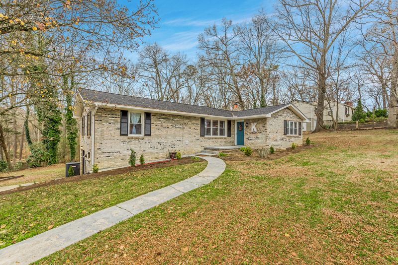 8015 Shady Ln, Powell, TN 37849