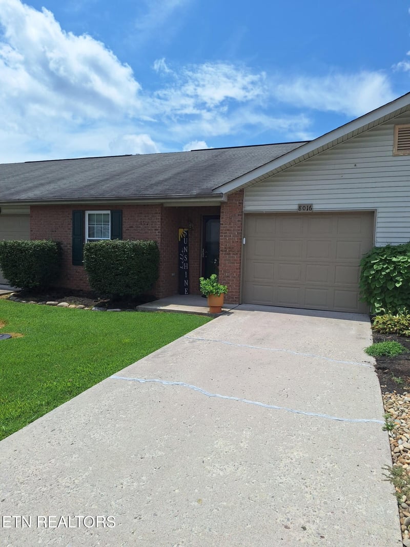 8016 Stablegate Way, Powell, TN 37849