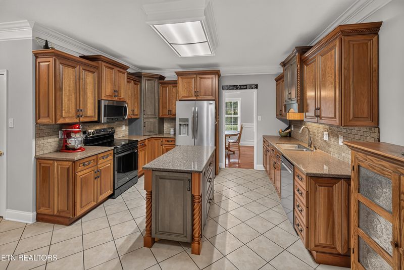 8016 Walker Rd, Knoxville, TN 37938