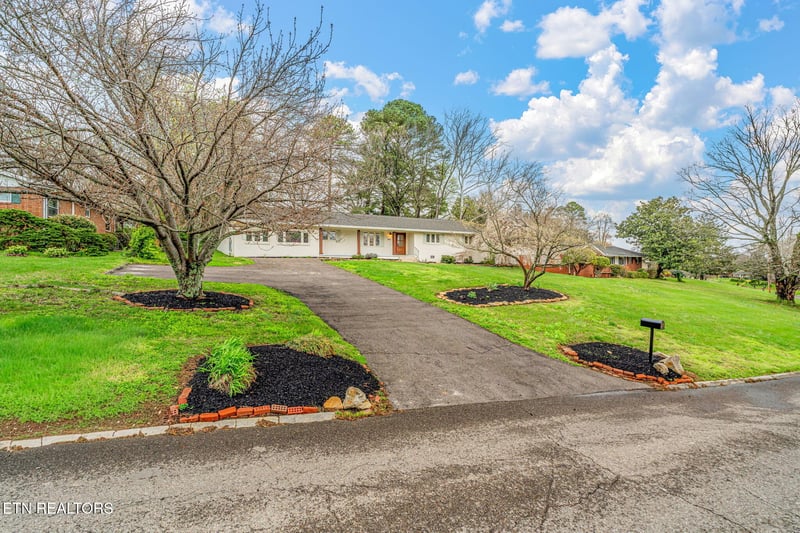 8017 Bennington Dr, Knoxville, TN 37909
