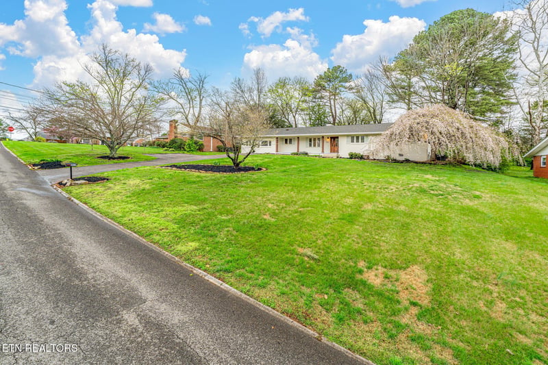 8017 Bennington Dr, Knoxville, TN 37909