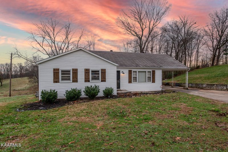 802 Bert Garner Ln, Maryville, TN 37803