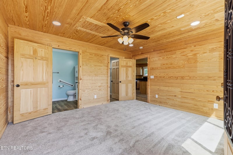 802 Cusick Cir, Lenoir City, TN 37772