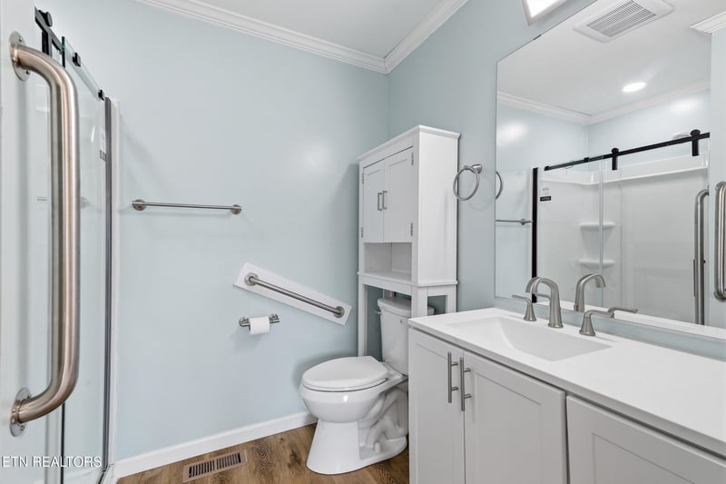 802 Cusick Cir, Lenoir City, TN 37772
