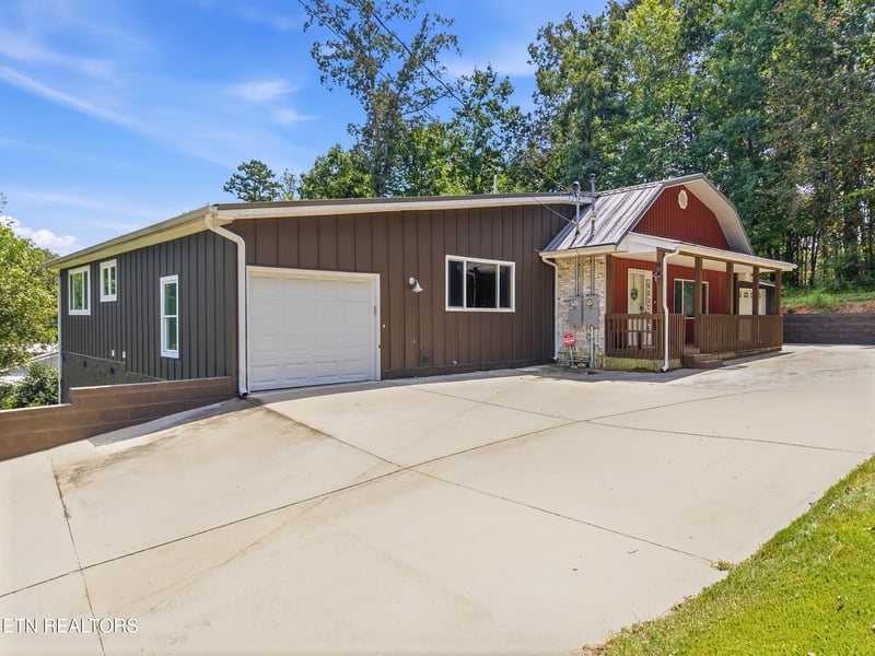 802 Cusick Cir, Lenoir City, TN 37772