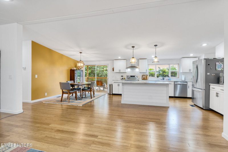 802 Holbert Ln, Kodak, TN 37764