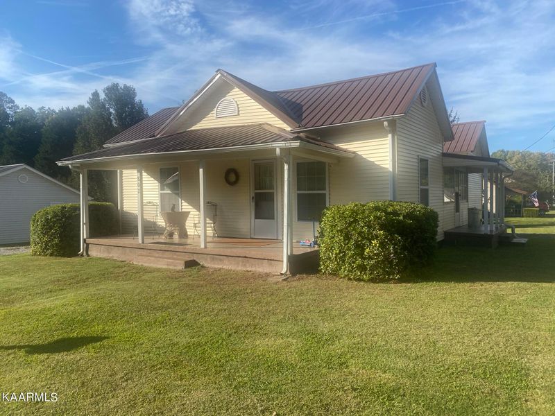 802 Wright St, Sweetwater, TN 37874