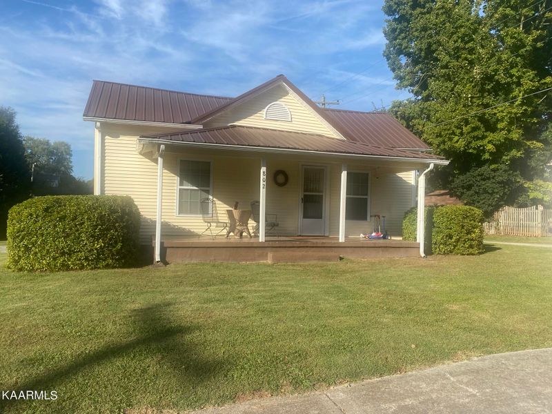 802 Wright St, Sweetwater, TN 37874
