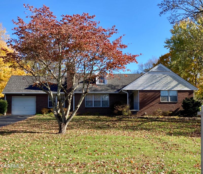 8020 Hayden Dr, Knoxville, TN 37919