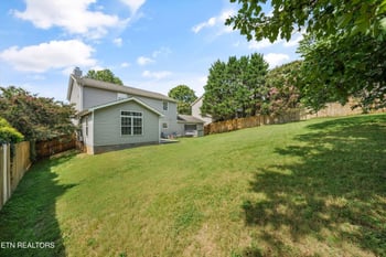 8022 Maple Run Ln, Knoxville, TN 37919
