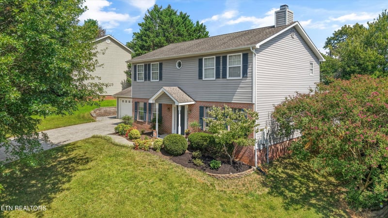 8022 Maple Run Ln, Knoxville, TN 37919