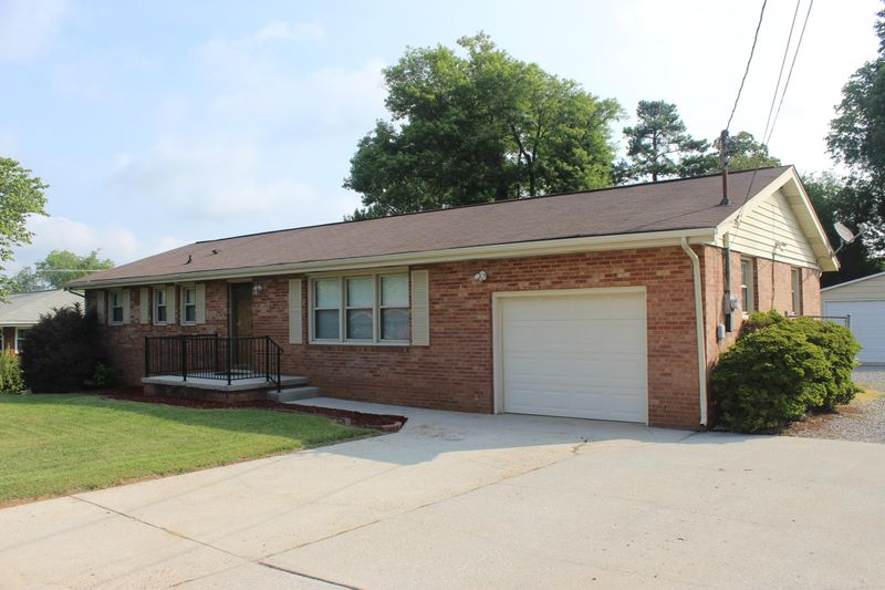 8024 Ewing Rd, Powell, TN 37849
