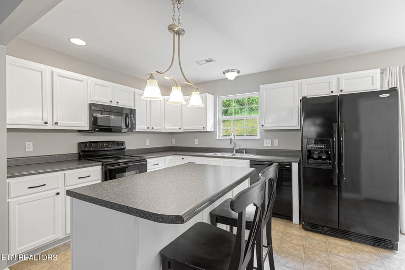 8025 Cold Stream Ln, Knoxville, TN 37920